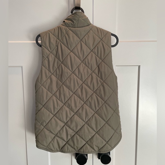Gap quilted vest. - Picture 2 of 4